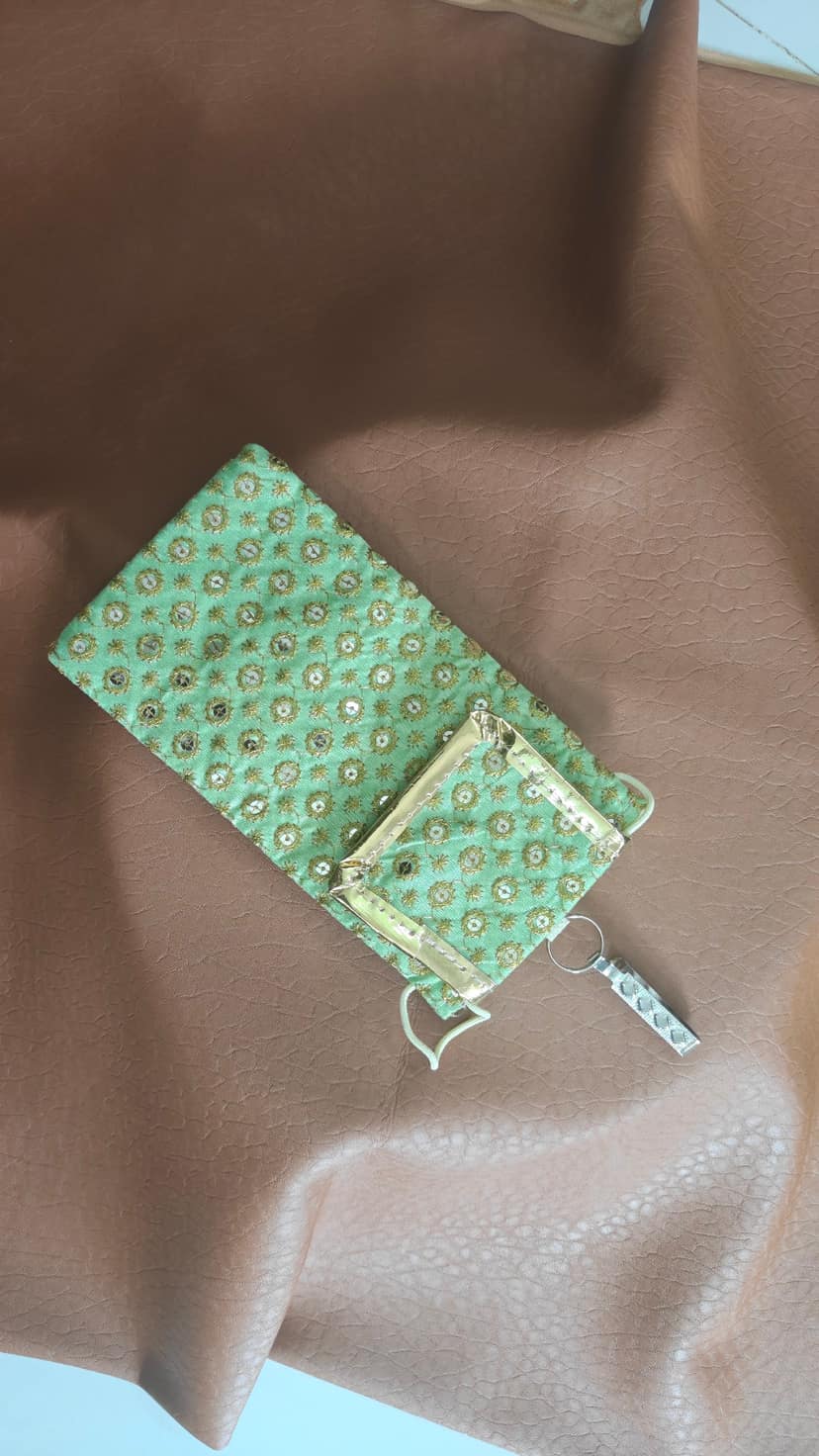 Stylish Phone Wallet with Clutch Holder for Versatile Protection view 3