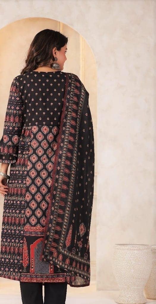 Women's Black Printed Cotton Kurta with straight Pants and Dupatta Set view 7