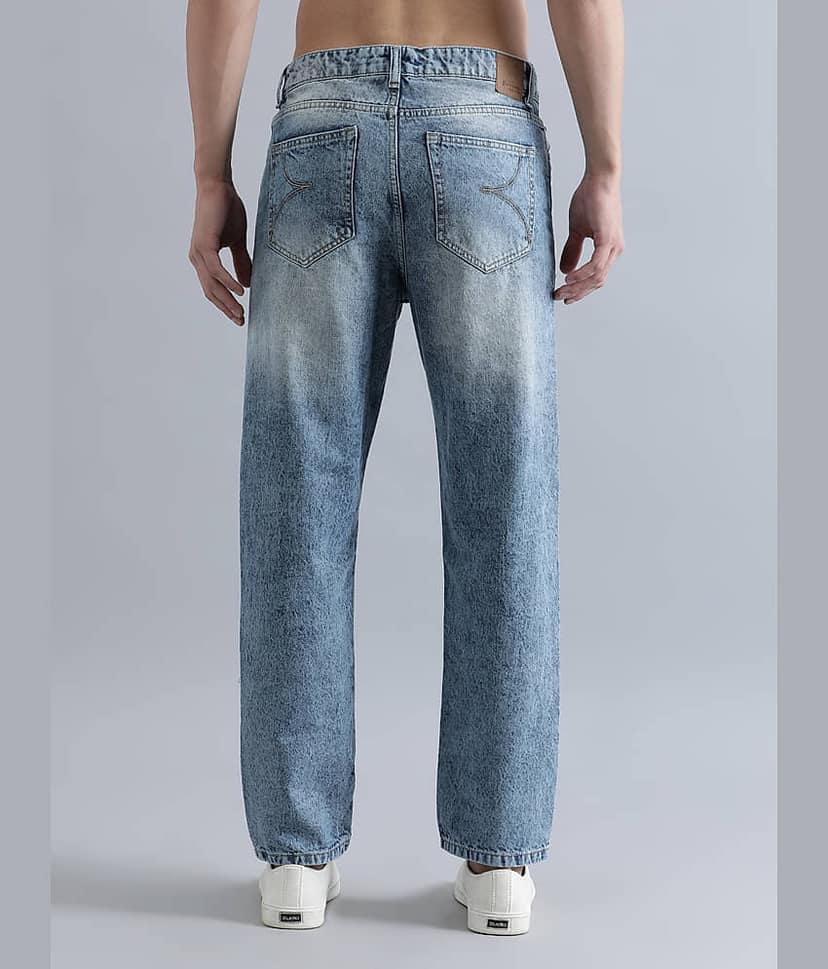 Bene Kleed Men Relaxed Fit Mid-Rise Clean Look Light Fade Cotton Jeans view 4