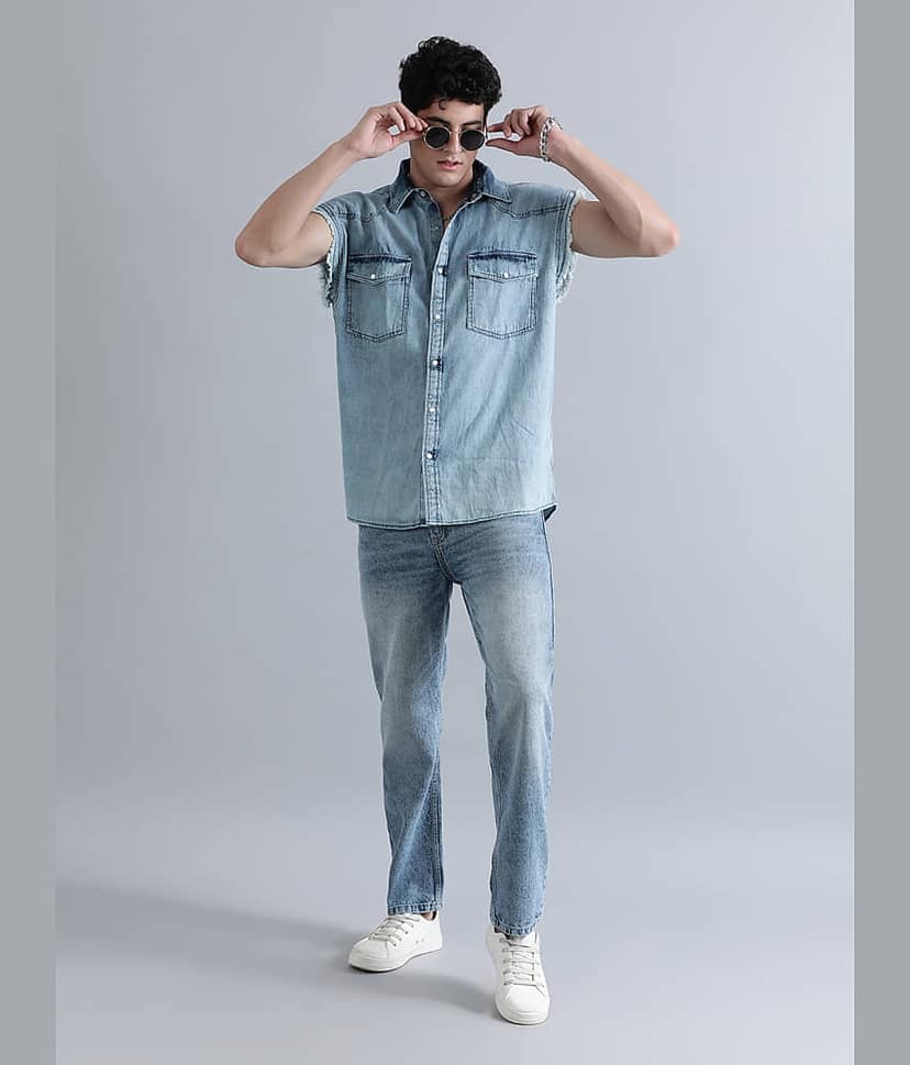Bene Kleed Men Relaxed Fit Mid-Rise Clean Look Light Fade Cotton Jeans view 5