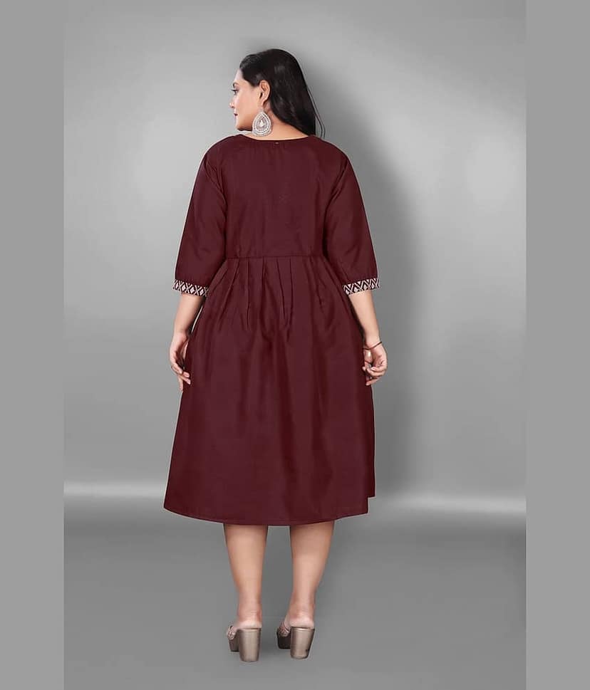 Hetsa Women Cotton Blend Embroidered Anarkali Kurti ( Maroon ) view 2