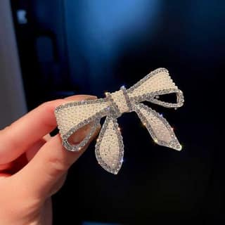 Elegant Pearl Bow Hair Clip