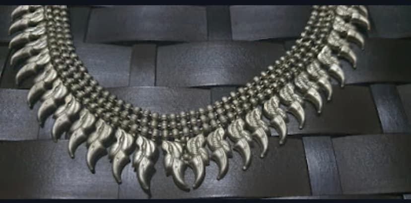 Glamvila Antique Finish Necklace view 3