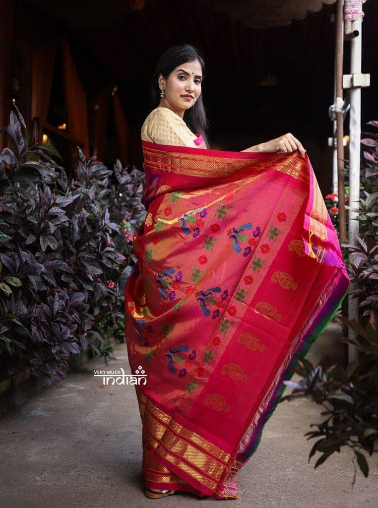 Utsaav ~ Authentic Handloom Pure Silk Maharani Paithani - Dual Tone Purple Pink with Bright Pink Border view 5