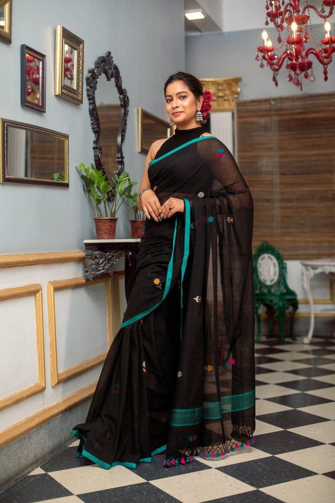 Mastaani ~ Pure Mul Cotton Handloom Saree with Beautiful Floral Weaves ~ Black view 2
