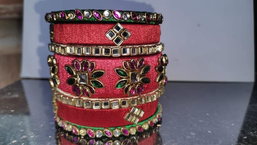 oxidised silver plated maroon and green lac bangles view 3