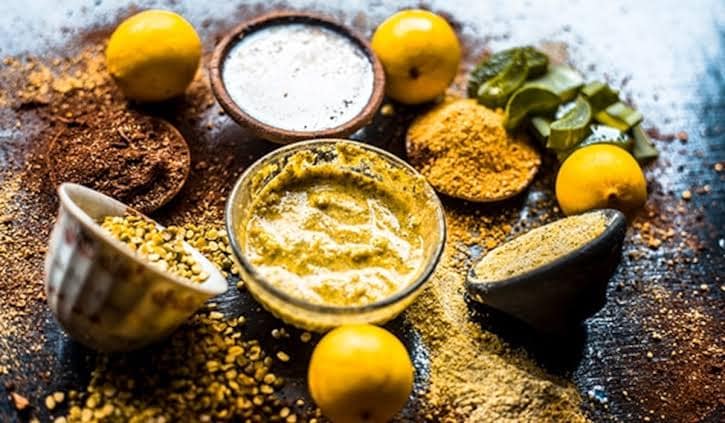 Herbs Magic Sandalwood, Turmeric & Kashmiri Saffron Face Ubtan Powder for Tan Removal, Dark Spots & Radiant Complexion view 3