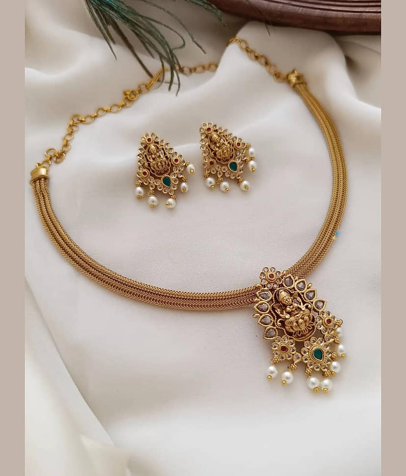ROFARWORD Gold Brass Necklace Set ( Pack of 1 )