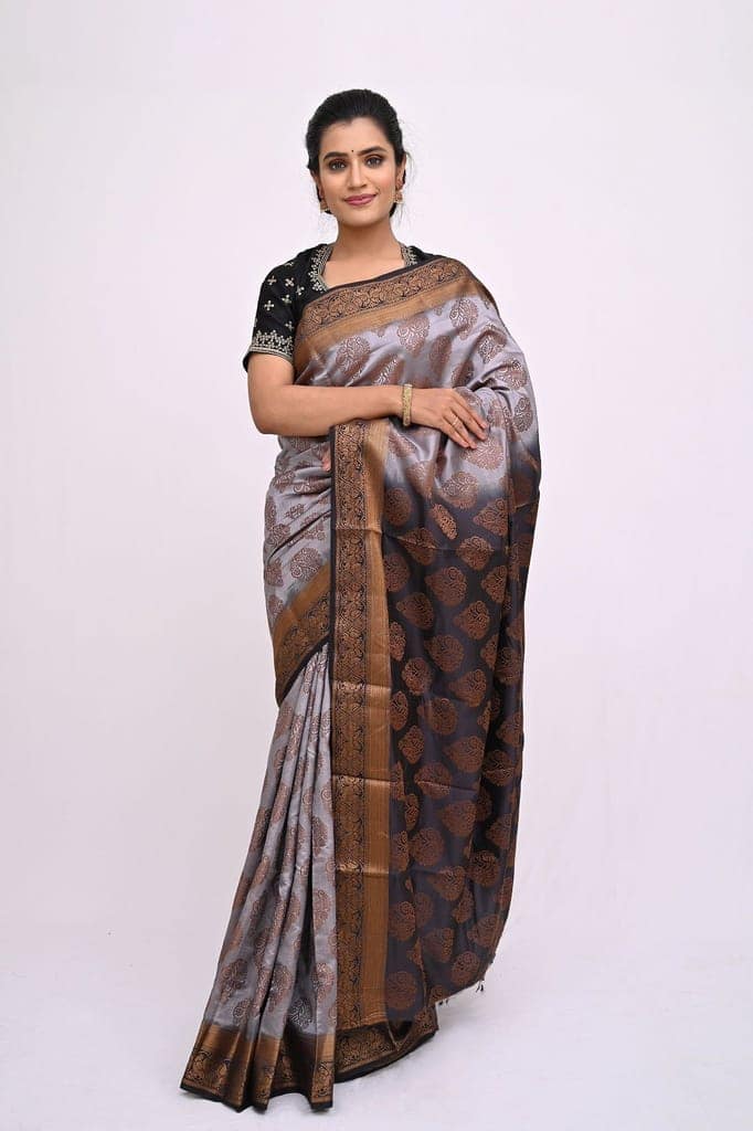 Beautiful Light Grey Saree With Modish Design and Contrast Border