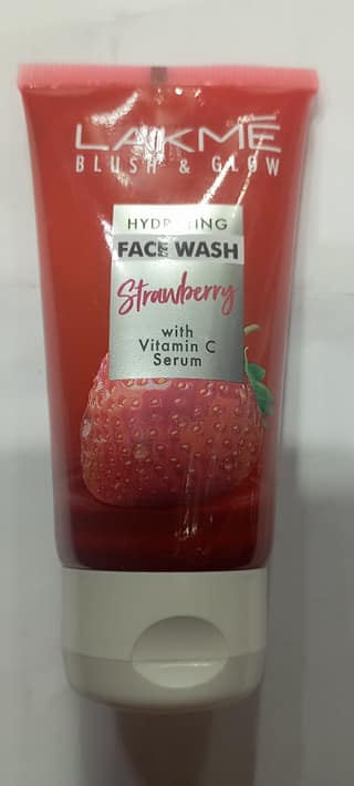 Lakme blush glow face wash straberry with vitamin c serum 50 g