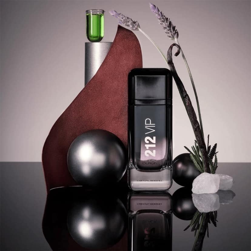 Carolina Herrera 212 VIP Black Eau De Parfum For Men view 4