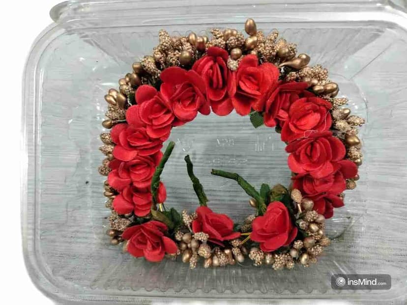 Red Rose Gajra with Golden Beads for Women view 3