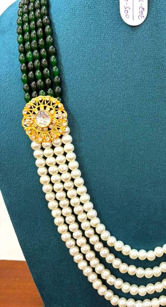 four-layer green and white moti pearl neckalce with gold round brooches view 3