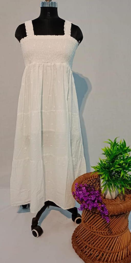 NV92459/E001-E004-Effortless Elegance: Sleeveless White Full-Length Dress view 3