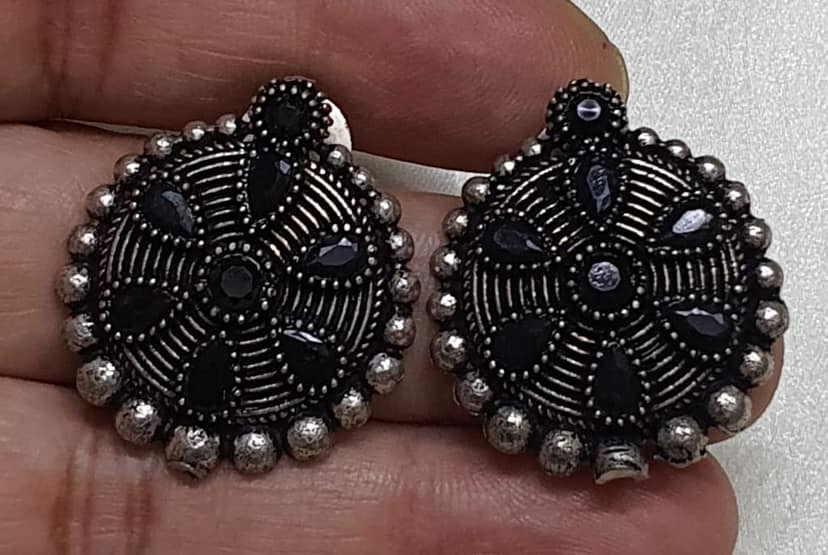 Glamvila Designer Black Stone Jewellery view 3