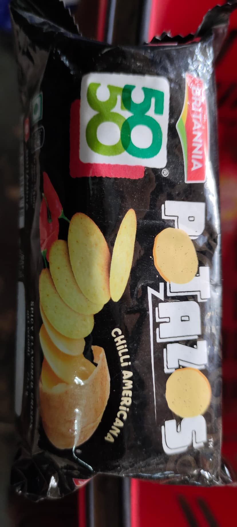 Britannia 50-50 potazos chilli Americana spicy flavored crisps