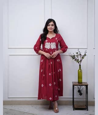 Lee Moda Women Rayon Embroidered Flared Kurti With Pants ( Maroon )