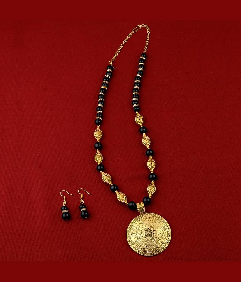 SILVERSHINE Stylish Adjustable Gold Oxidised Round Pendant Black Pearl mala set for Women girl
