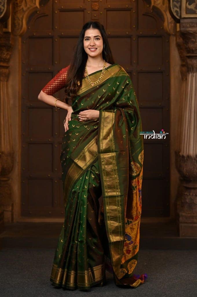 Parampara Revival ~ Handloom Pure Silk Maharani Paithani with Majestic Maharani Pallu in Dual Tone Green Red view 2