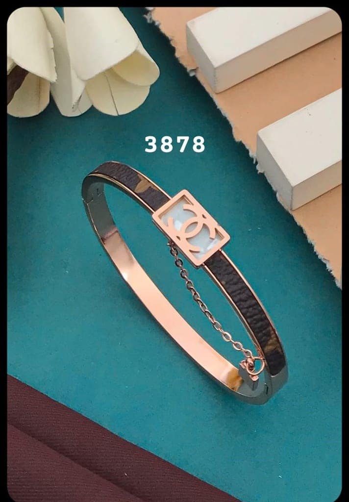 Trendy bracelet for women