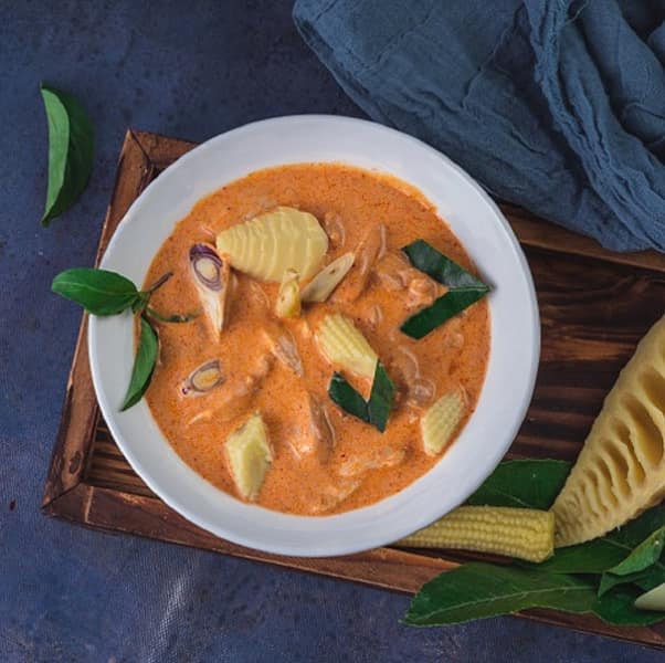 Chicken in red curry