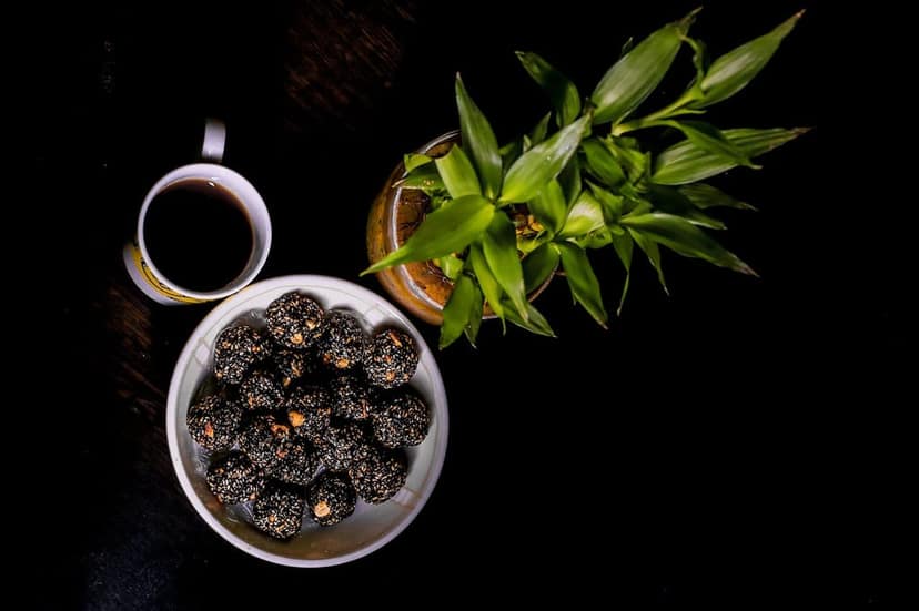 CRUNCHIZZ Authentic Kerala Style Jaggery Coated Banana Chips & Sesame Chikki Black Combo I Traditional South Indian Recipe I No Artificial Additives I Perfect Munchy Bites I Pack of Two I 250 Grams Each I Total 500 Grams view 6