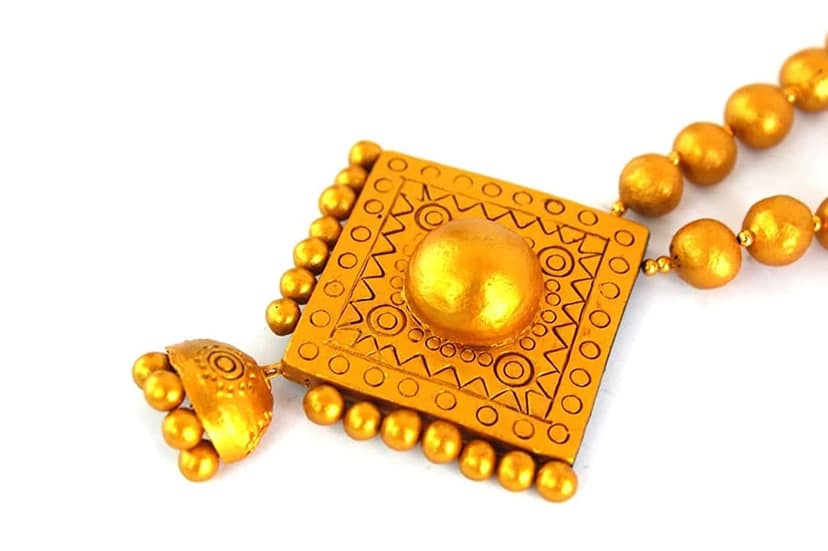 Le bijouxistic EKAM EK TERRACOTTA NECKLACE SET WITH EARRINGS IN GOLD COLOUR WITH RHOMBUS SHAPE FOR WOMEN AND GIRLS FOR CASUAL AND FORMAL WEAR view 3