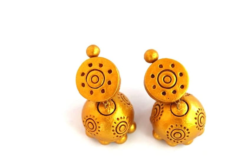 Le bijouxistic EKAM EK TERRACOTTA NECKLACE SET WITH EARRINGS IN GOLD COLOUR WITH RHOMBUS SHAPE FOR WOMEN AND GIRLS FOR CASUAL AND FORMAL WEAR view 4