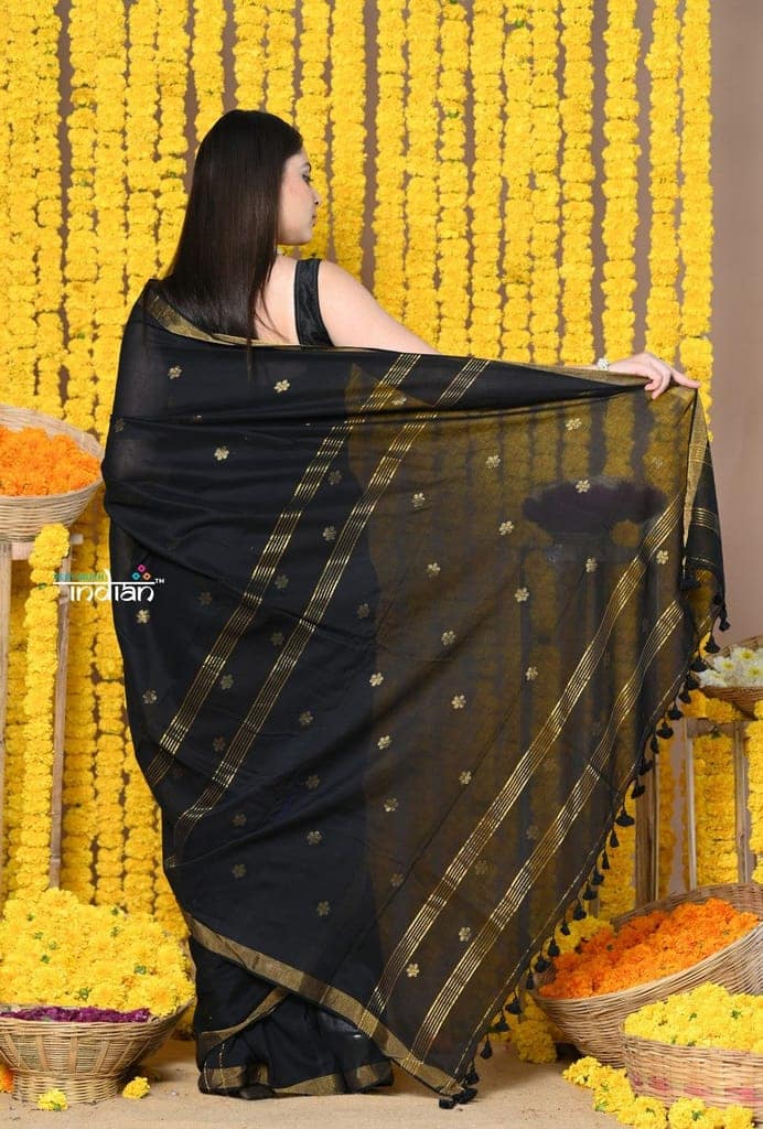 Rajsi~Designed by VMI! High Quality Mul Cotton Handloom Woven Saree With Sleek Border in Black view 4