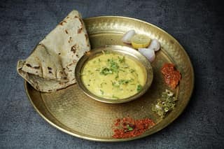 Pithla bhakri thali