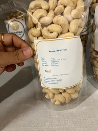 YUMPAC Natural Whole Cashews W320 250g