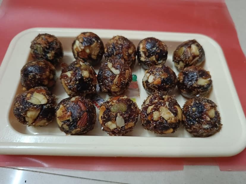 Dry Fruit And Date Laddu (250g) | Nutrient-Rich Energy Snack | Healthy Snacking