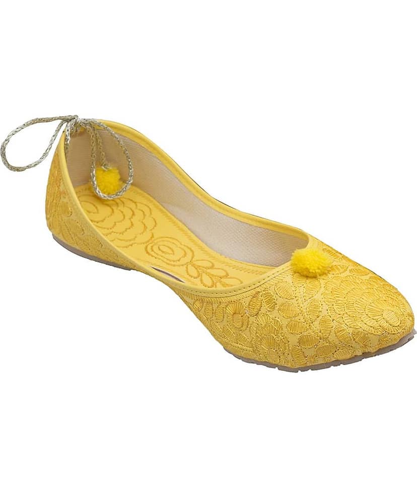 Apratim - Yellow Women's Juttis