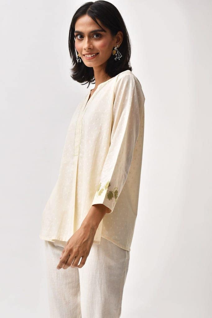 Arrosa Applique 3Q Sleeve Off White Cotton Top view 2