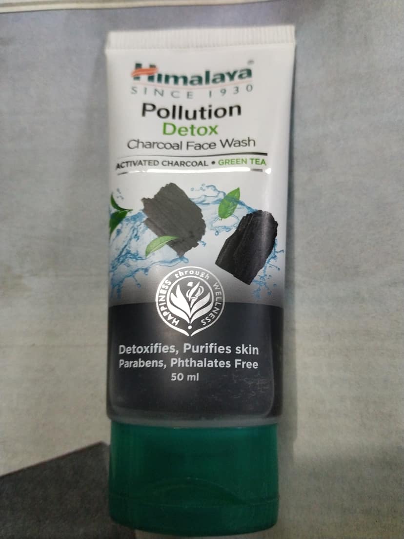 Himalaya pollution detox charcoal face wash