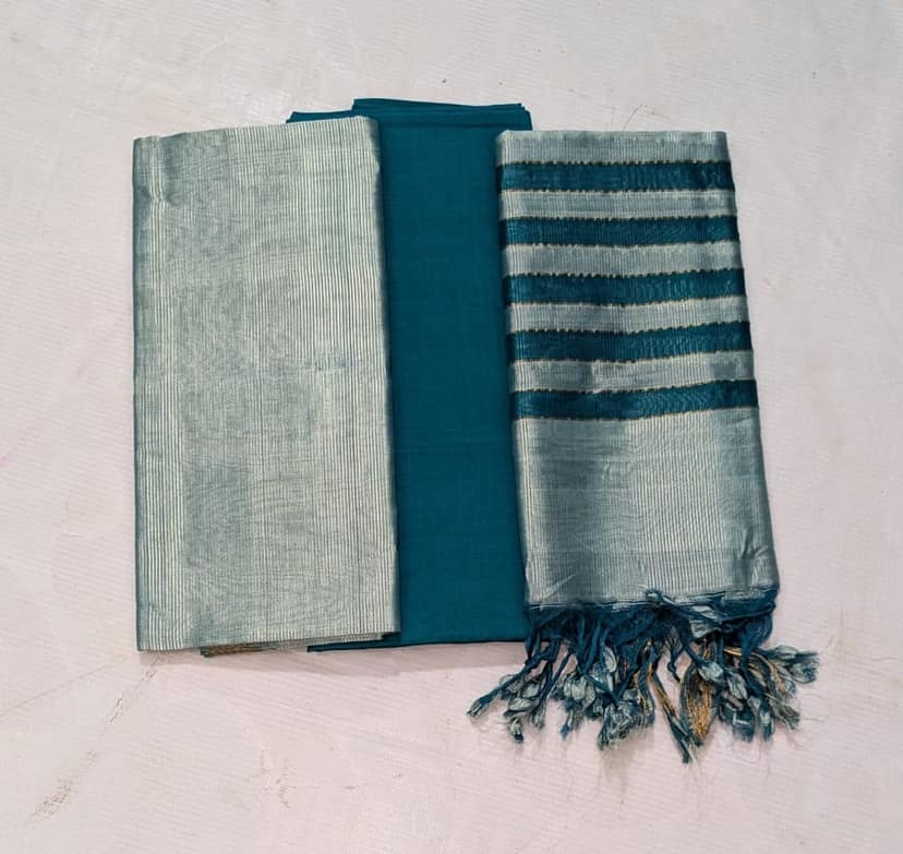 Green and Silver Cotton Silk Blend Saree With Blouse Piece and Silver Tissue Silk Dupatta view 3