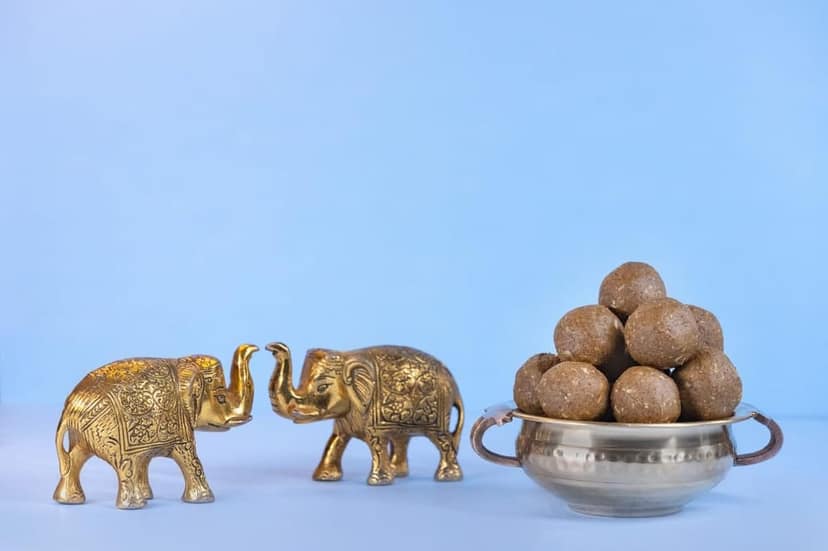 DESI MITAHARA's Moong Ladoo - Made with Moong Dal, Jaggery & Cow Ghee - Traditional Indian Sweet - Healthy, Nutritious Snack - 480g Pack - No Artificial Colours - Suitable for All Ages view 3