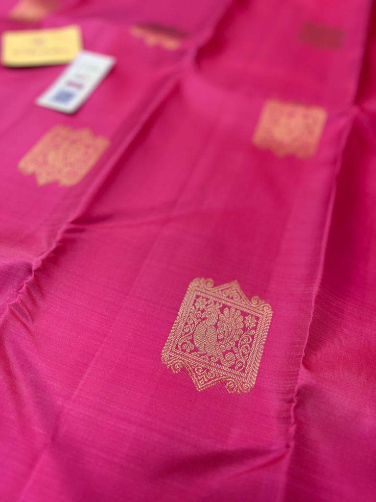 Pink saree with golden 4gm zari buttas unstitched blouse