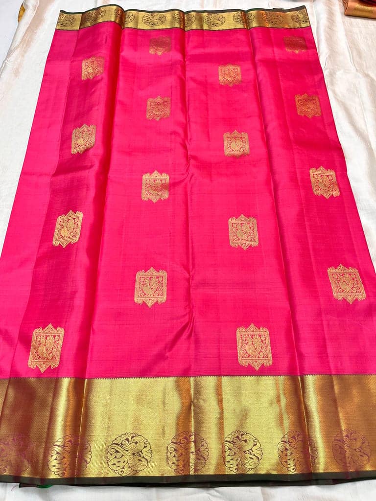 Pink saree with golden 4gm zari buttas unstitched blouse view 2