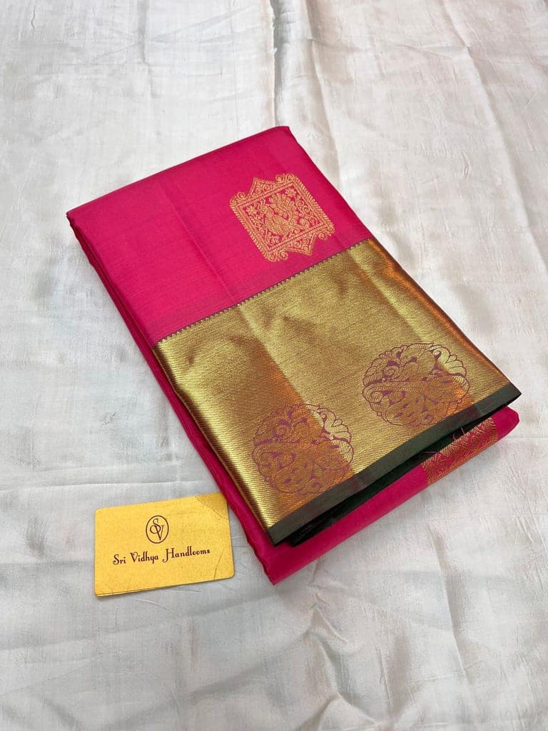 Pink saree with golden 4gm zari buttas unstitched blouse view 3