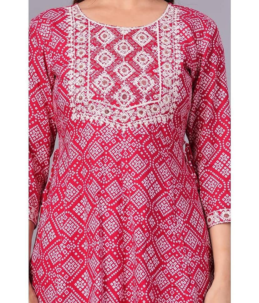 Doriya Cotton Blend Printed Kurti With Palazzo Women's Stitched Salwar Suit - Pink ( Pack of 1 ) view 2