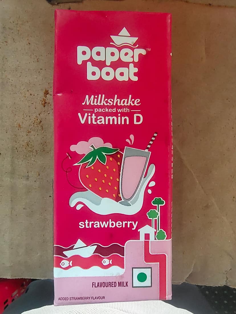 Paper boat milkshake strawberry