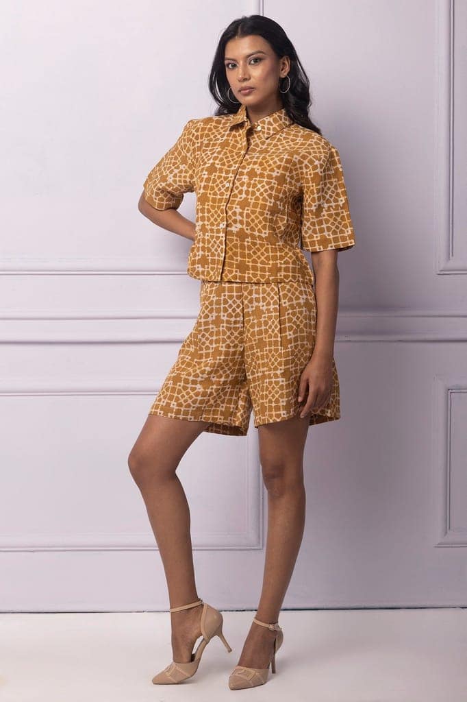 Muddy Yellow Batik boxy crop Shirt view 4