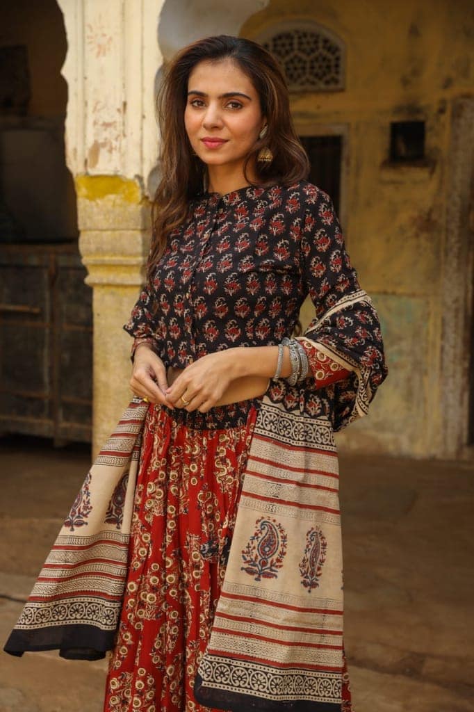 Handblock Printed Cotton Lehanga And Top With Mulmul Dupatta (Size: 34-46) Dark Grey & Red Color-2234 view 2