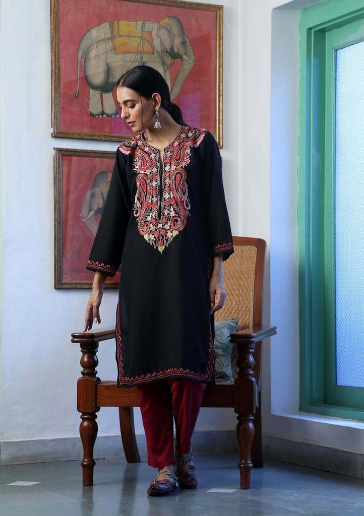 HOC Crafts Aari Embroidered Cotton Solid Women's Long Kurta - Black