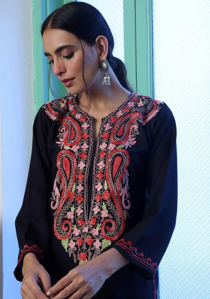 HOC Crafts Aari Embroidered Cotton Solid Women's Long Kurta - Black view 2