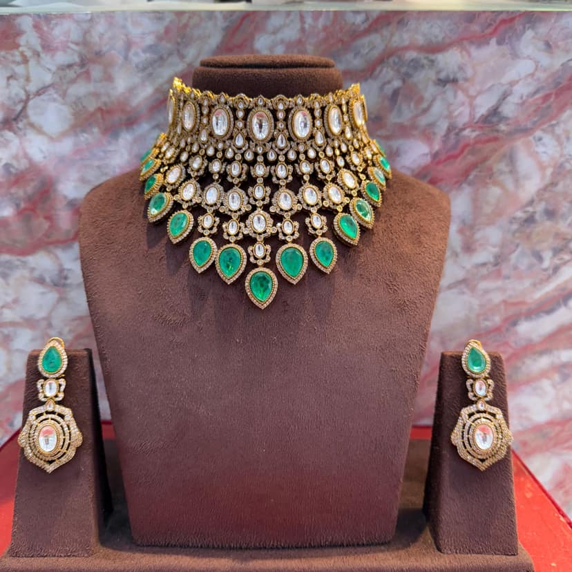 Eternal Elegance: White Kundan Bridal Set view 3