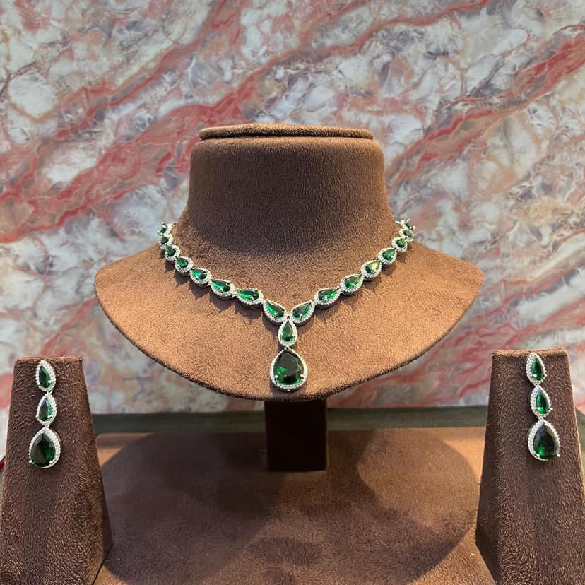 Emerald Luxe - Majestic Bride By Dia Art Jewels view 3