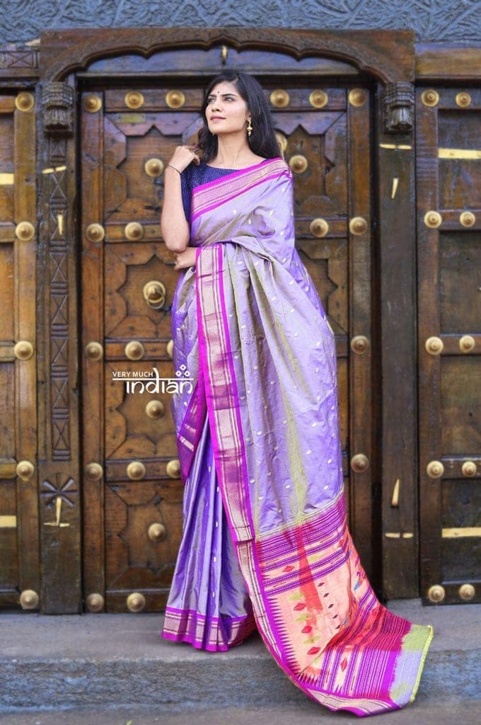 Traditional Pure Silk Handloom Paithani ~ Dual Tone Lavender With Purplish Pink Border view 2