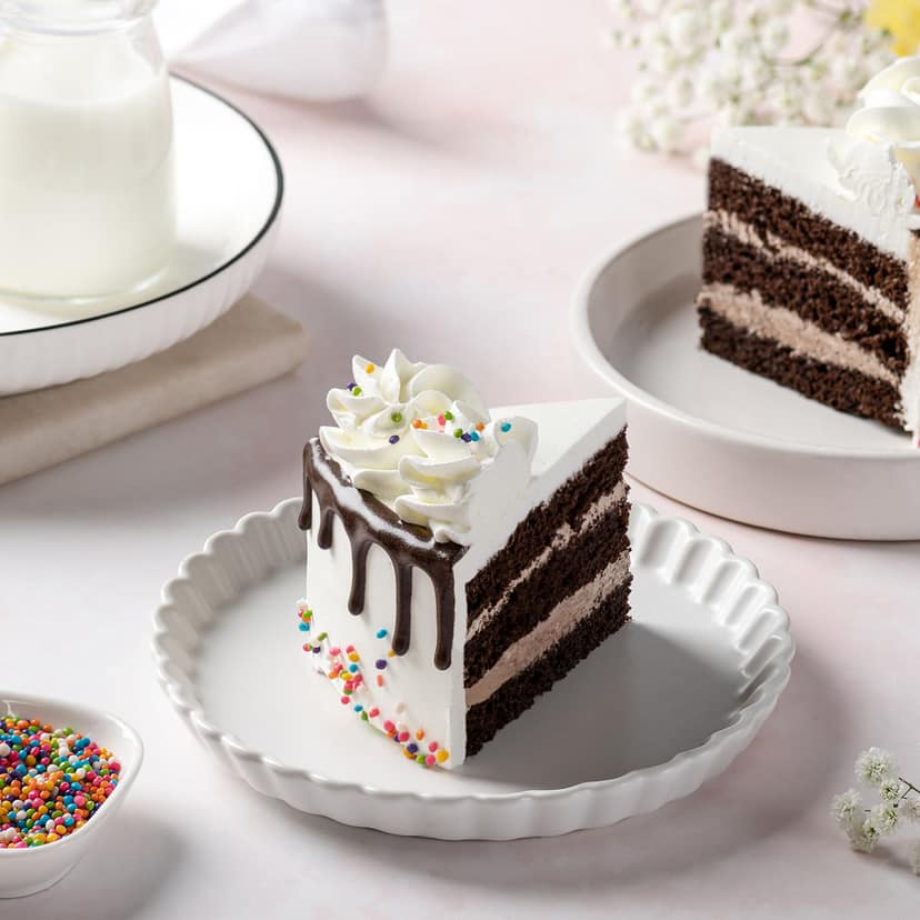 Creamy Drip Chocolate Cake Half Kg view 4